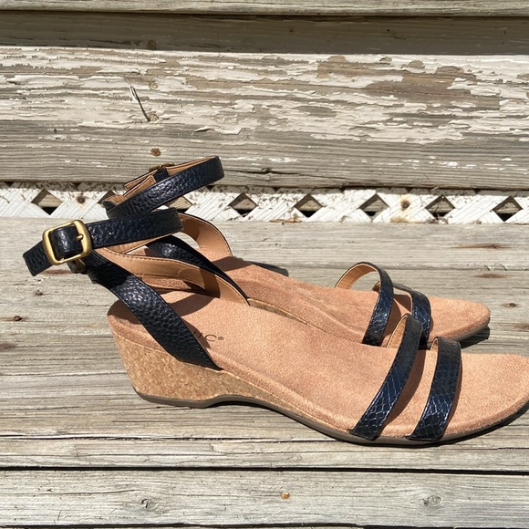 NWOB Vionic Orlanda Black Textured Leather Dressy Wedge Sandals Women's Size 11 - Picture 4 of 15